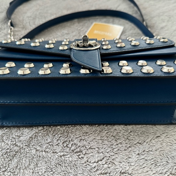 MK new crossbody, this is a beautiful bag. I do not have the dust bag. - Picture 5 of 9